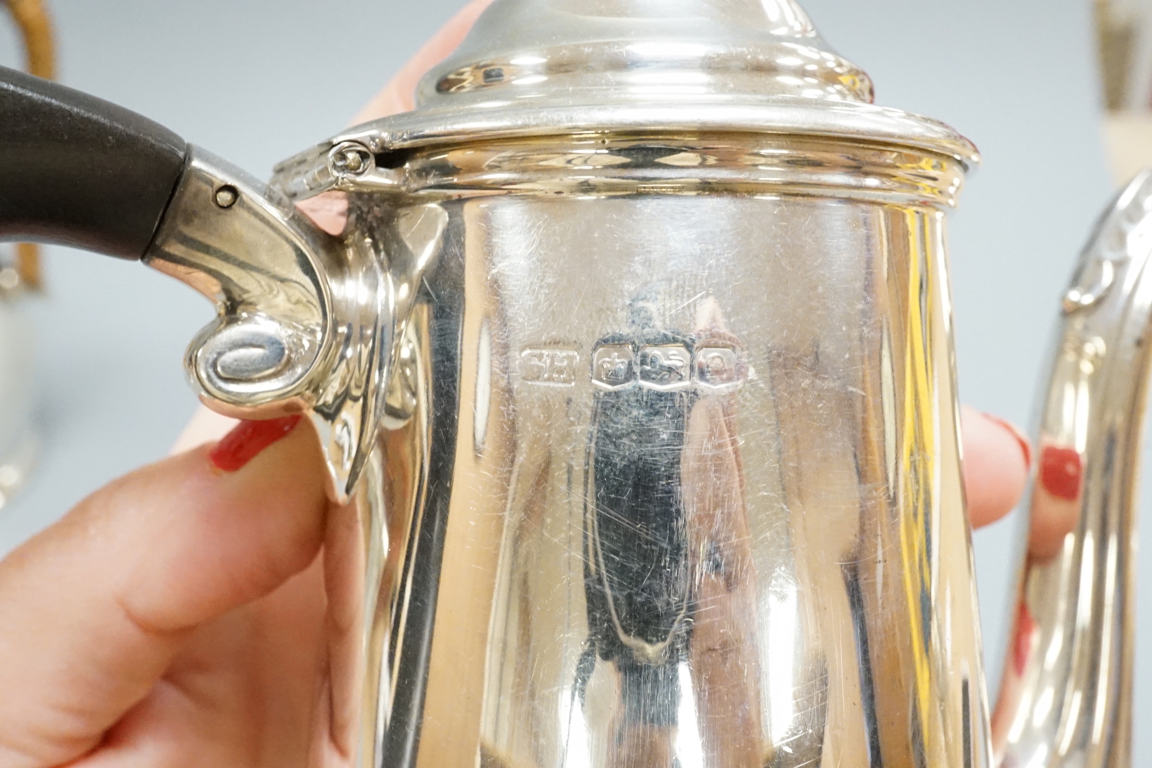 A George V silver hot water pot, Thomas Bradbury & Sons, Sheffield, 1919, 17.5cm, gross weight 15.7oz.